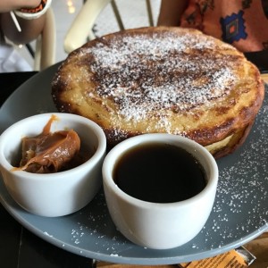 Pankakes con sirope y dulce de leche