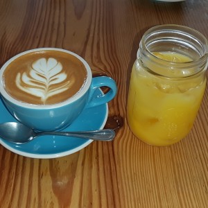 Cafe Latte y Jugo de Naranja