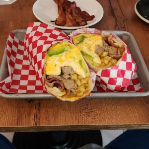 DESAYUNOS - Breakfast Burrito