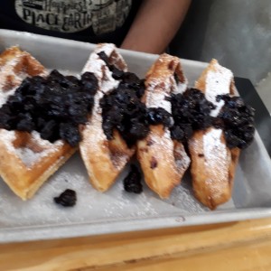 Waffles.con blueberries