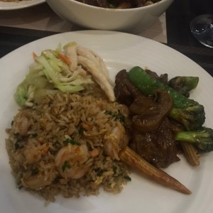 arroz con camarones, salteado de res con brocoli y chop suey con pollo 