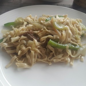 Noodles con pollo