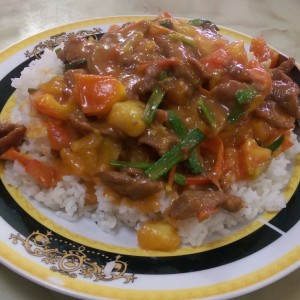 Arroz con Carne y Tomate