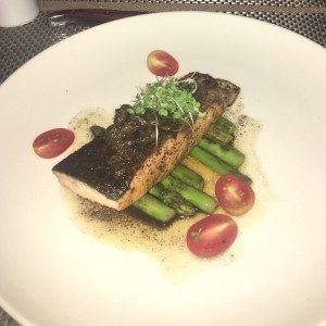 Salmon en Mantequilla negra