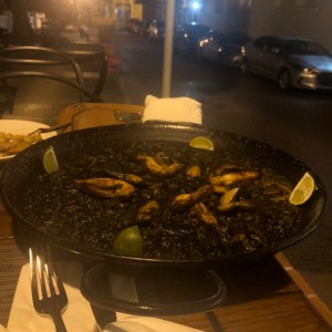 Paellas - Arroz Negro Cascomar (la foto no le hace justicia al plato ?)