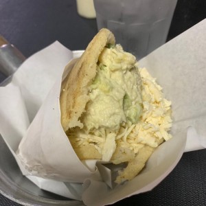 Arepa Reina Pepiada