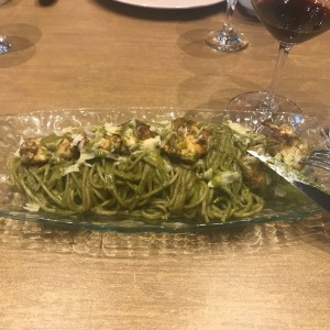 Pasta pesto con langosta