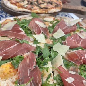 Pizza Prosciutto e Tartufo