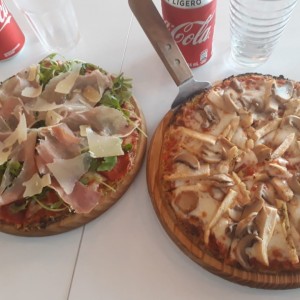 especial Prosciutto y Pollo y hongos Pizza Keto 