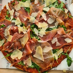 Pizza Prosciutto e Tartufo