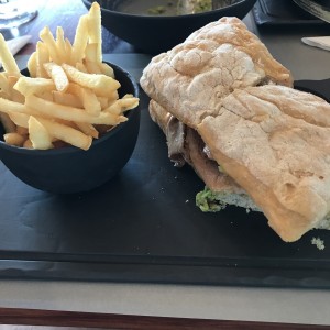 sandwich de pernil