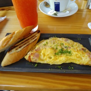 omelet jamon y tocino