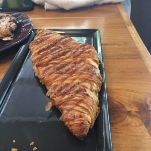 Croissant con jamon y queso