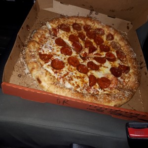 Pizza familiar de pepperoni + borde de queso
