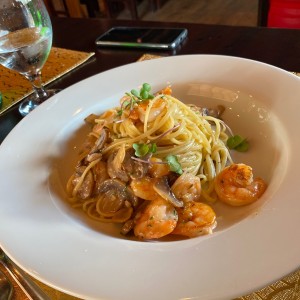 pasta con camerones y hongos