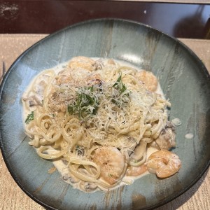 Pasta con Camarones e Funghi