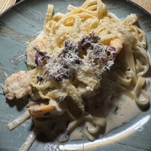 Pasta con Camarones e Funghi