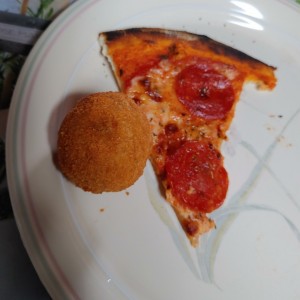 arancini y pizza