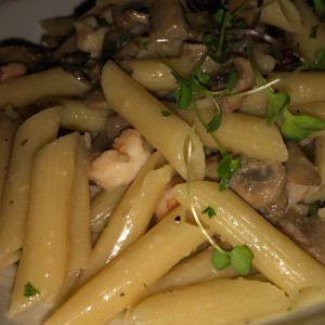 Penne Camorones y Funghi