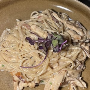 Pasta a la Crema con Trozos de Pollo