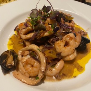 Salteado de mariscos