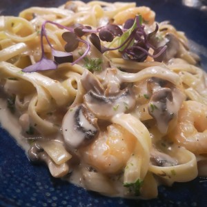 Pasta con Camarones e Funghi