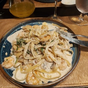 Fettuccini de Marisco con Hongo