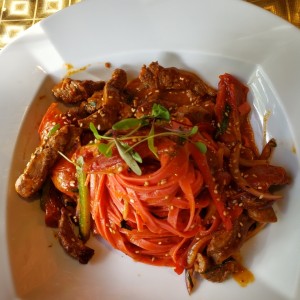 linguini de tomate con filete 