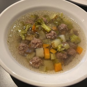 sopa de vegetales con albondigas