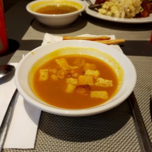 Sopa de Zapallo con Crotones