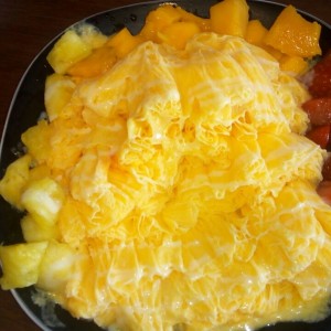 Shave Ice de mango con frutas frescas