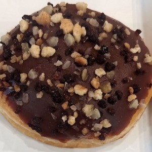 Donut Chocolate c/almendras y nueces