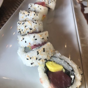 maguro rolls