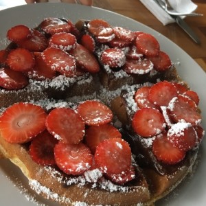 waffle con nutella y fresas