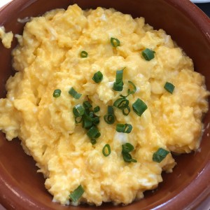 Desayunos - Cheesy Scramble