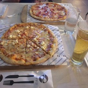 Pizza Hermanastra y 4 Quesos