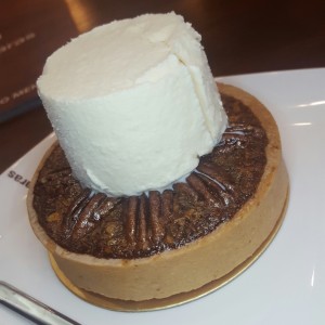 pecan pie con helado de vainilla