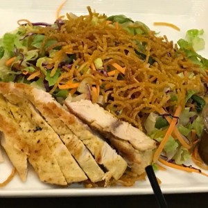 Ensalada Thai de pollo