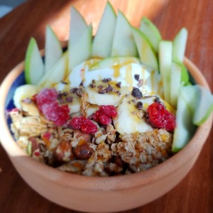 Granola con yogurt y frutas 