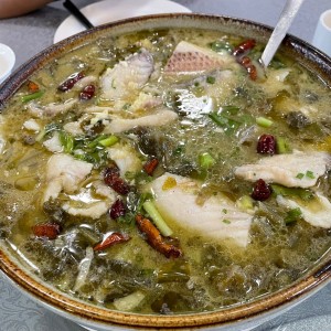 Sopa de pescado con encurtido