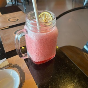 limonada de frutos rojos