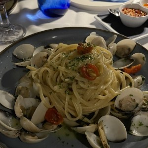 Primi Piatti - Linguine Alle Vongole