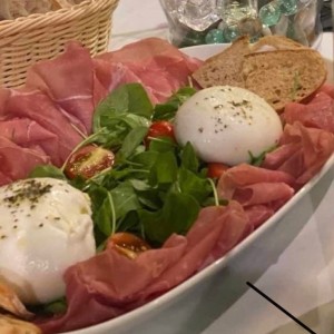 Anti Pasti - Burrata con Prosciutto