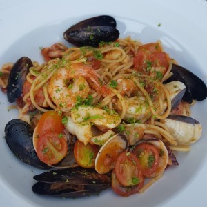 spaghetti  con mariscos 