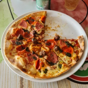 Pizza al forno tamaño mediano