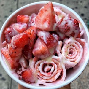helado con fresas