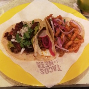 tacos de calamar, cochinilla 