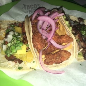 tacos de pastor, calamares y cabecita de cerdo