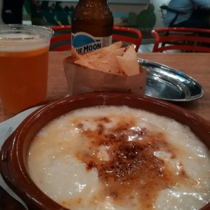 Queso Fundido con Chorizo