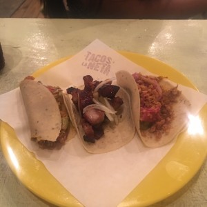 tacos de calamar y cochinillo 